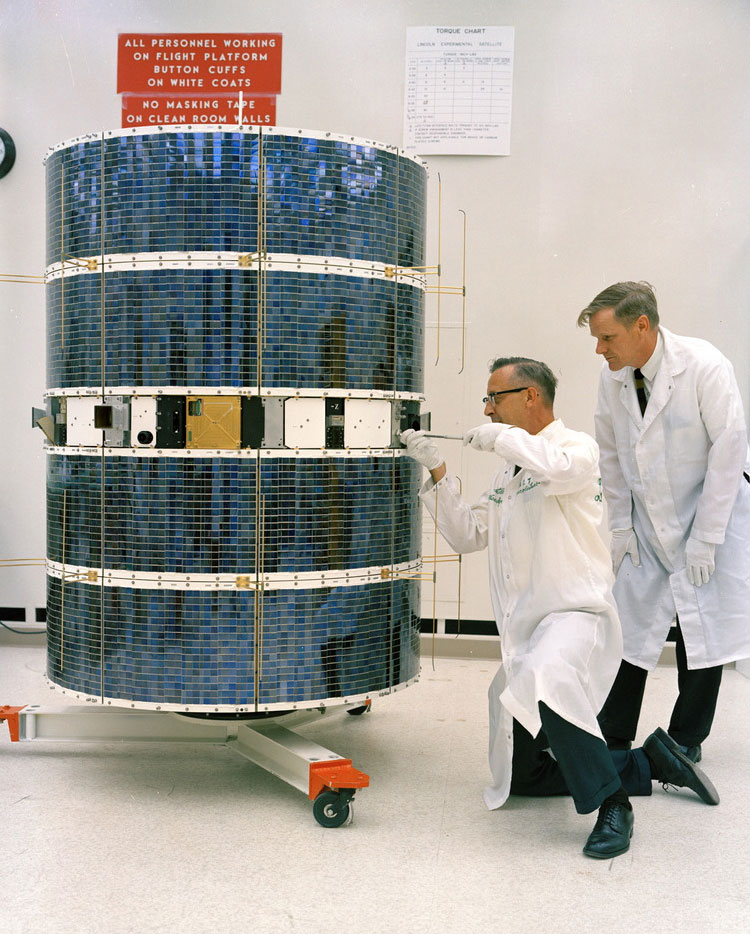 Engineers check the LES-6 flight unit spacecraft assemby