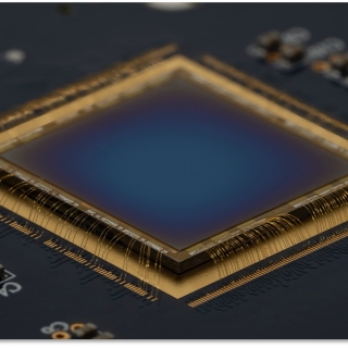 a photo of an integrated circuit package